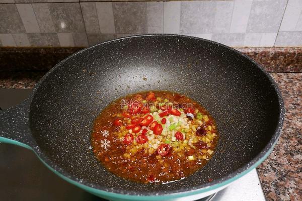 牛肉酱焖鲫鱼的做法图解9