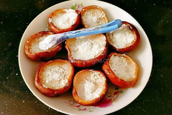 香菇蒸牛腩的做法图解5