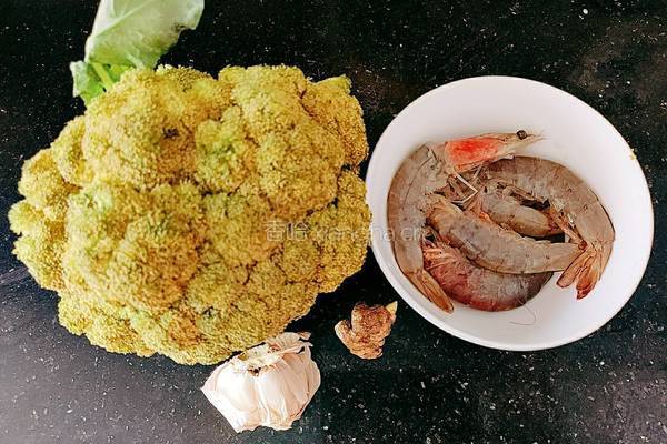 西兰花炒虾仁的做法图解2