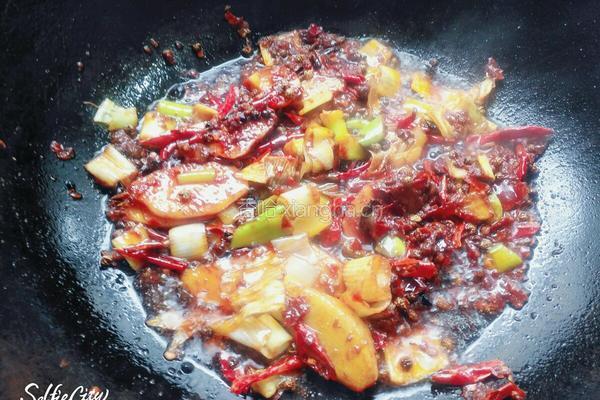 香菇土豆小公鸡的做法图解2