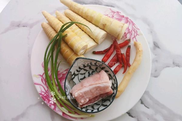 泡椒春笋的做法图解1