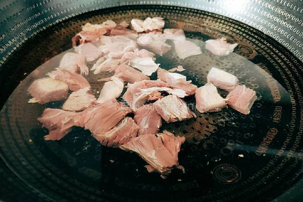 白萝卜银耳牛腩汤的做法图解5