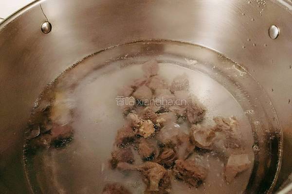 白萝卜银耳牛腩汤的做法图解8
