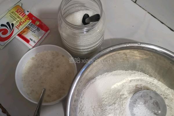 牛奶火腿馒头的做法图解1