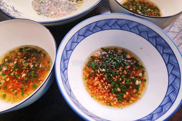 上海荠菜鲜肉馄饨的做法图解3