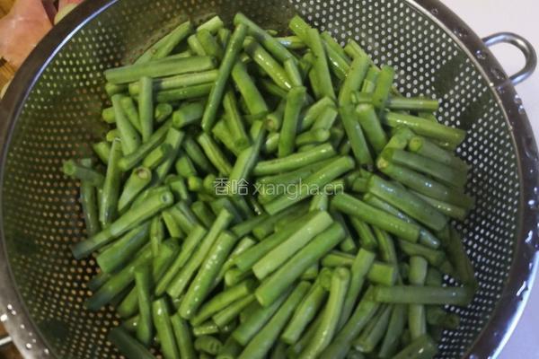 豇豆炒肉的做法图解4