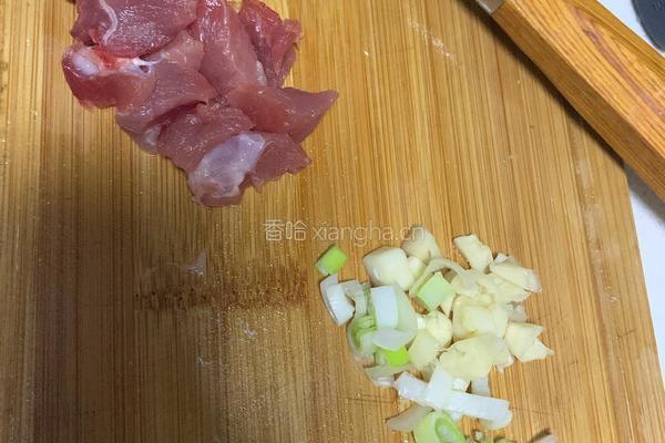 土豆炖豆角的做法图解1