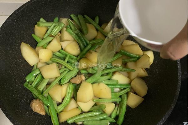 土豆炖豆角的做法图解8