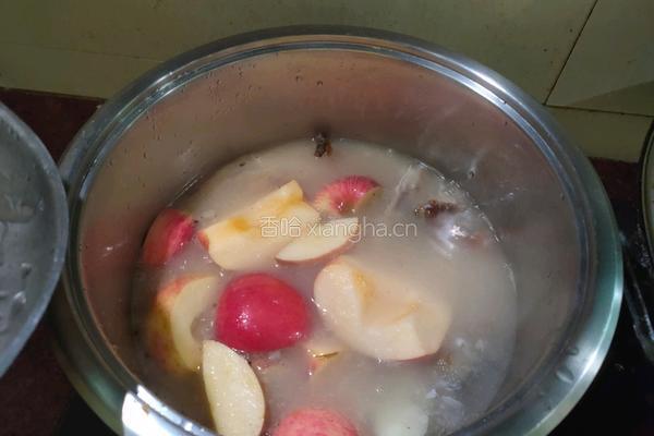 苹果鱼头汤的做法图解6