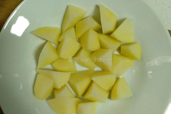 鸡腿炖土豆的做法图解1