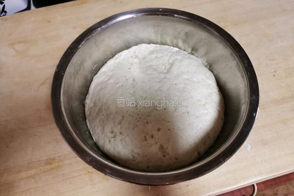 豆腐粉条韭菜包子的做法图解3