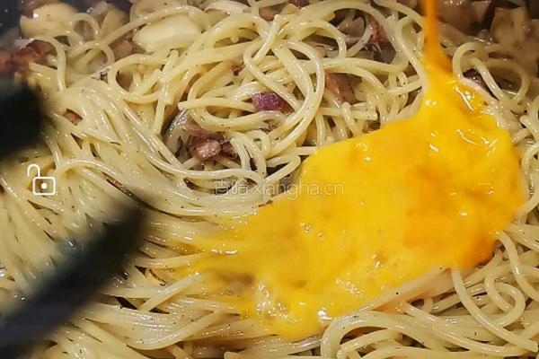 意大利培根蘑菇奶油面的做法图解6