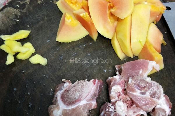 排骨木瓜汤的做法图解1