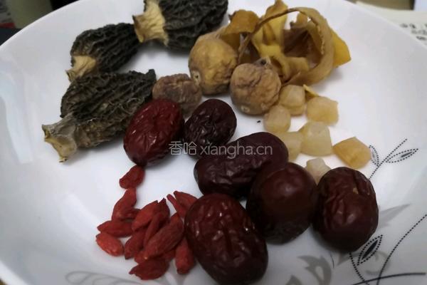 羊肚菌排骨干贝汤的做法图解2
