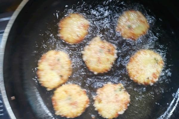 土豆火腿虾仁饼的做法图解5