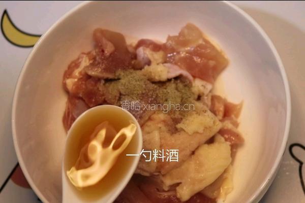 椰香芋头南瓜咖喱慢烤鸡的做法图解2