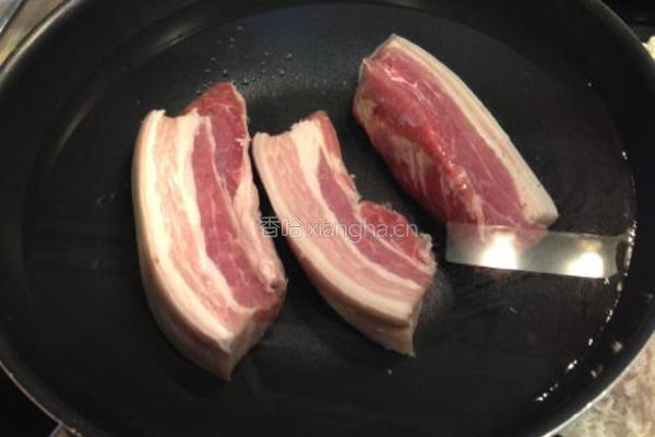 美味下饭菜｜秘制香辣口水五花肉的做法图解1