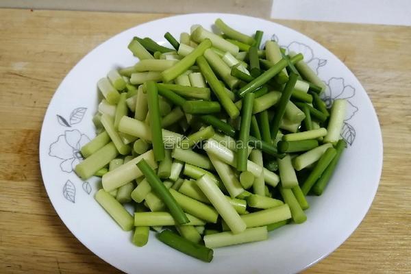 蒜苔炒牛肉的做法图解2