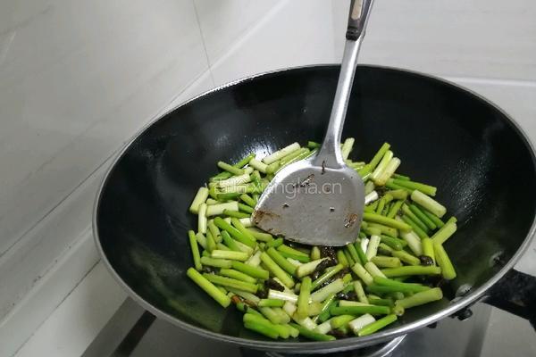 蒜苔炒牛肉的做法图解7