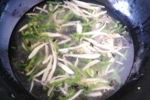 手撕青椒杏鲍菇面的做法图解4
