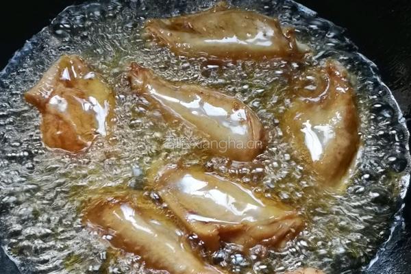 虎皮鸡翅烧腐竹的做法图解5