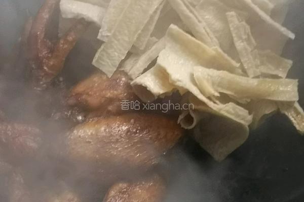 虎皮鸡翅烧腐竹的做法图解9