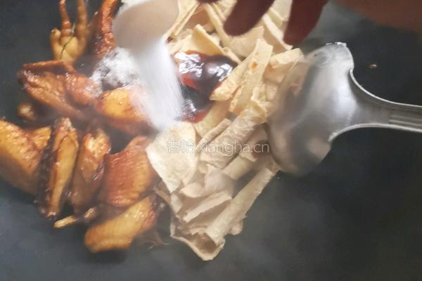 虎皮鸡翅烧腐竹的做法图解13