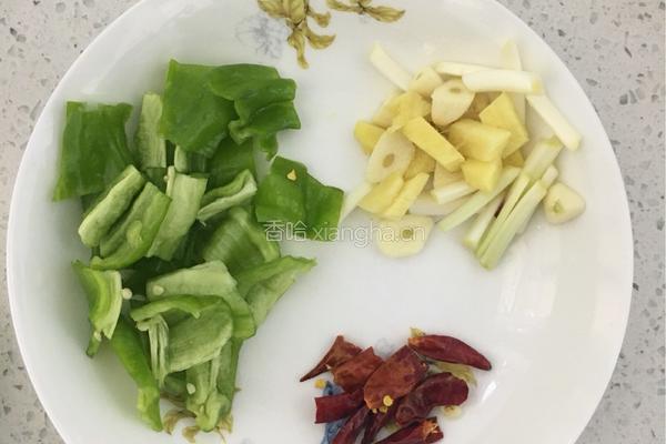 土豆烧排骨的做法图解2