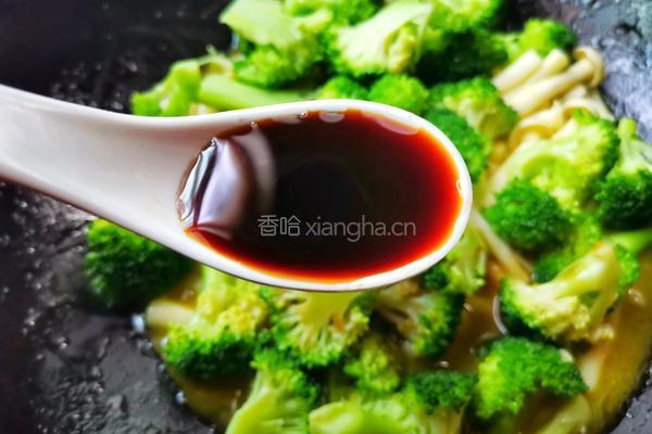 西兰花炒菌菇的做法图解8