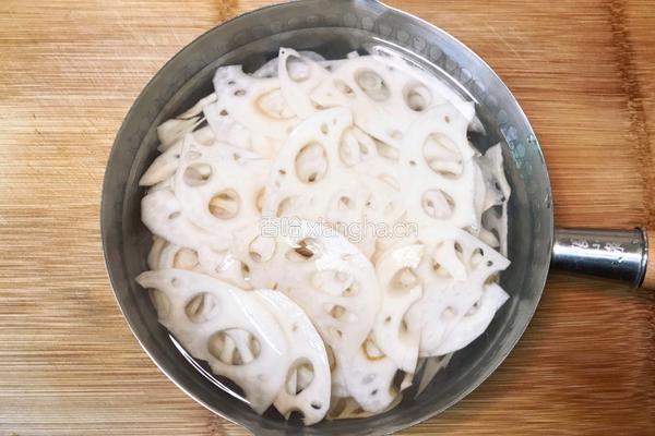 肥膘炒莲藕的做法图解3