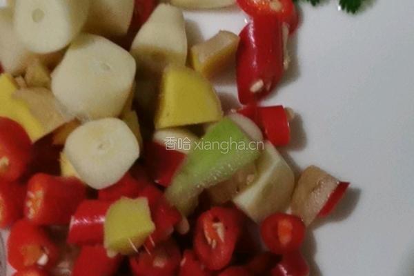 香菜牛肉丁的做法图解3