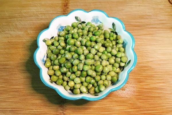 茄汁烂肉豌豆的做法图解2
