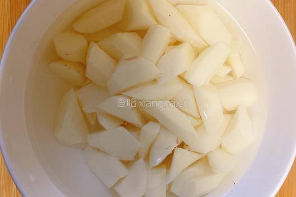 拔丝山药的做法图解3