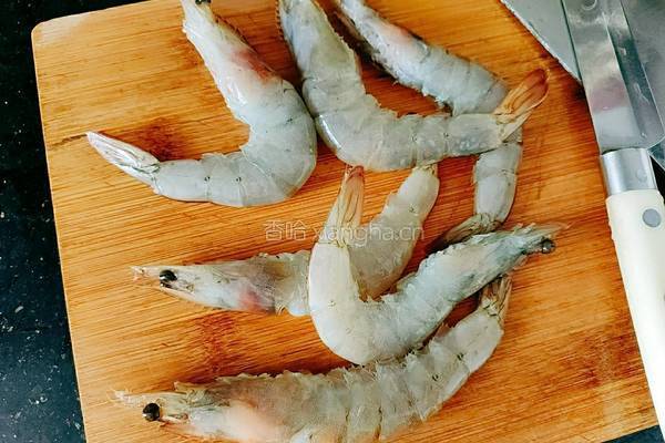 南美白对虾胡萝卜汤的做法图解3