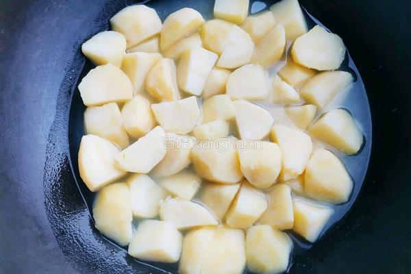 比肉好吃百倍的红烧土豆的做法图解10