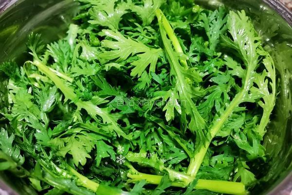茼蒿炒鸡蛋的做法图解2