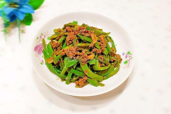 牛腩炒四季豆的做法图解1