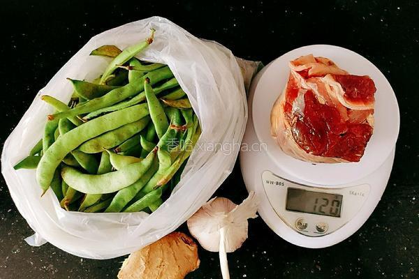牛腩炒四季豆的做法图解2