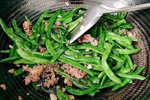 牛腩炒四季豆的做法图解15