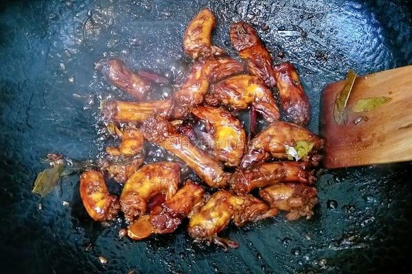 既是零食又是下饭菜的香卤鸡脖的做法图解10