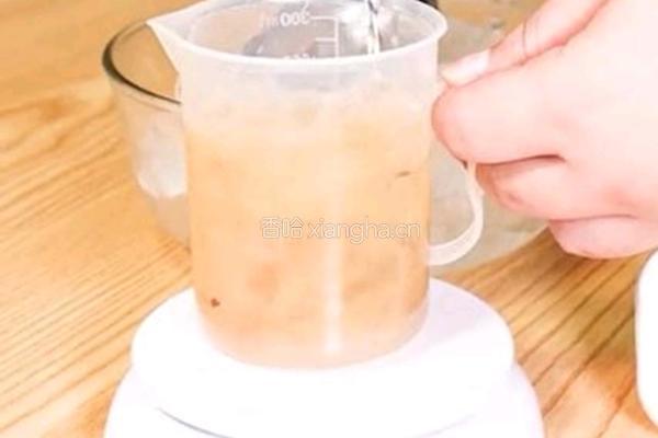 茉莉银耳奶茶的做法图解3