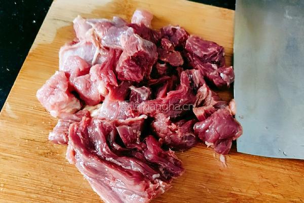 胡萝卜烧牛腩的做法图解3