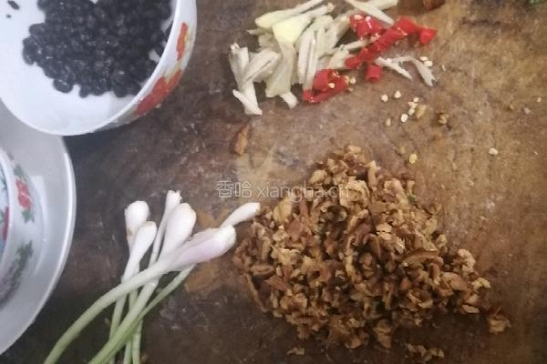电饭煲蒸鸡的做法图解2