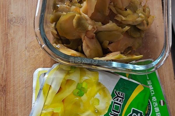 香辣肉末榨菜的做法图解1
