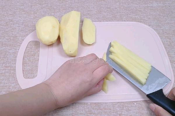 椒盐味的烤薯条的做法图解1