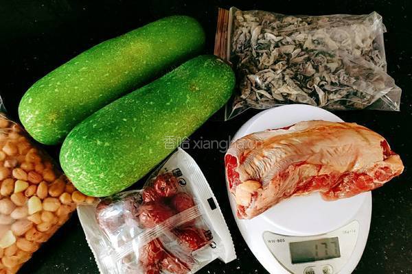 木耳红枣花生牛腱汤的做法图解2