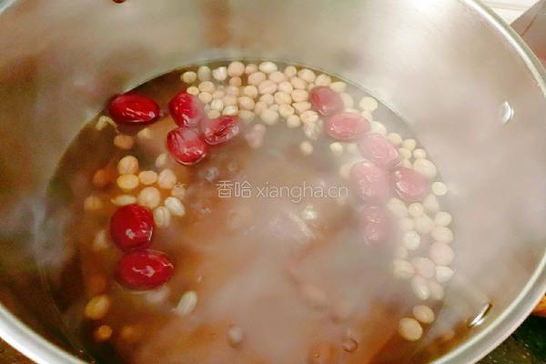 木耳红枣花生牛腱汤的做法图解8