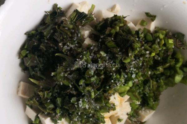 香椿芽拌嘴小豆腐的做法图解4