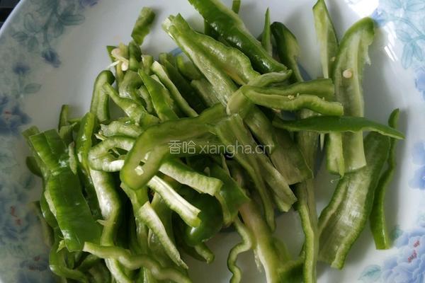 青椒豆干的做法图解1
