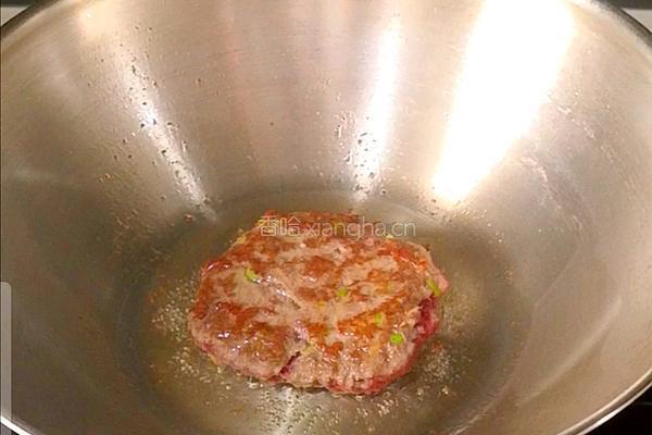 巨无霸牛肉汉堡的做法图解5